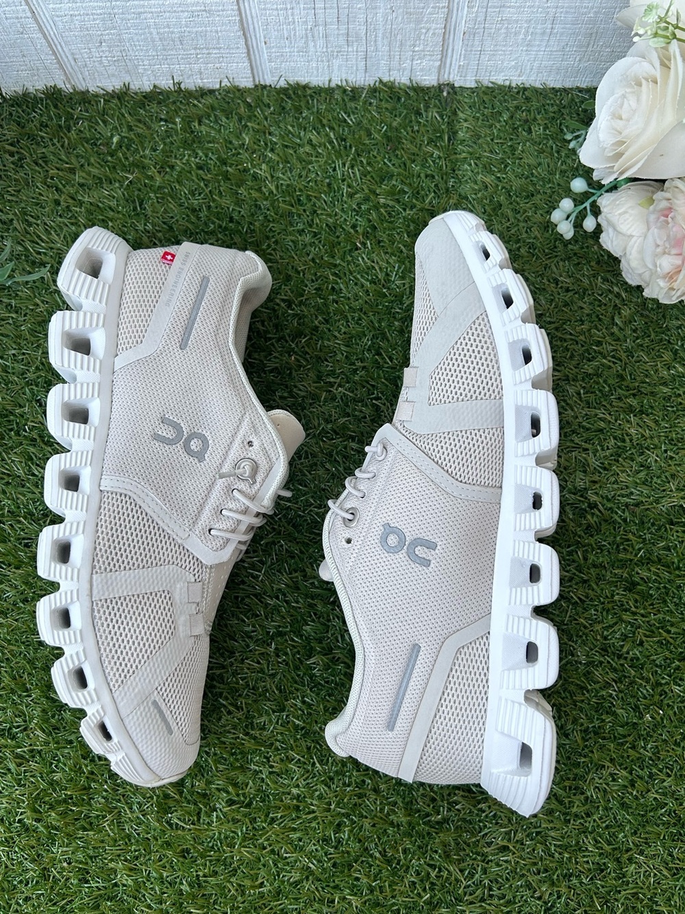 On Cloud 5 Trainers Color: Pearl / White women 7 new - Picture 14 of 16